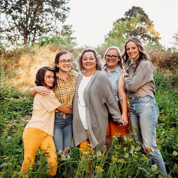 Meet your Posher, Mandie - Picture 1 of 5